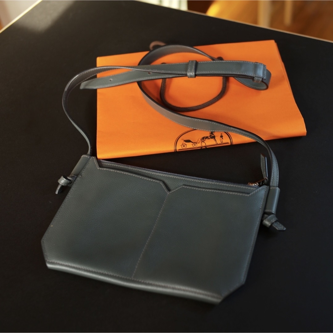 Hermes(エルメス)のエルメス ウルトラプラ24 ショルダーバッグ ブルーグレー メンズ レディース メンズのバッグ(ショルダーバッグ)の商品写真