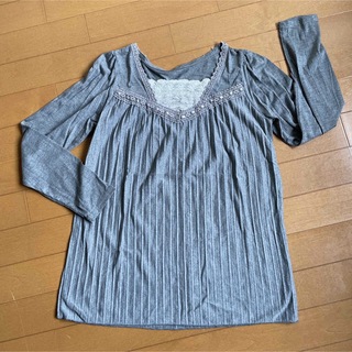胸元レース　エレガントな長袖Tシャツ　③(Tシャツ(長袖/七分))