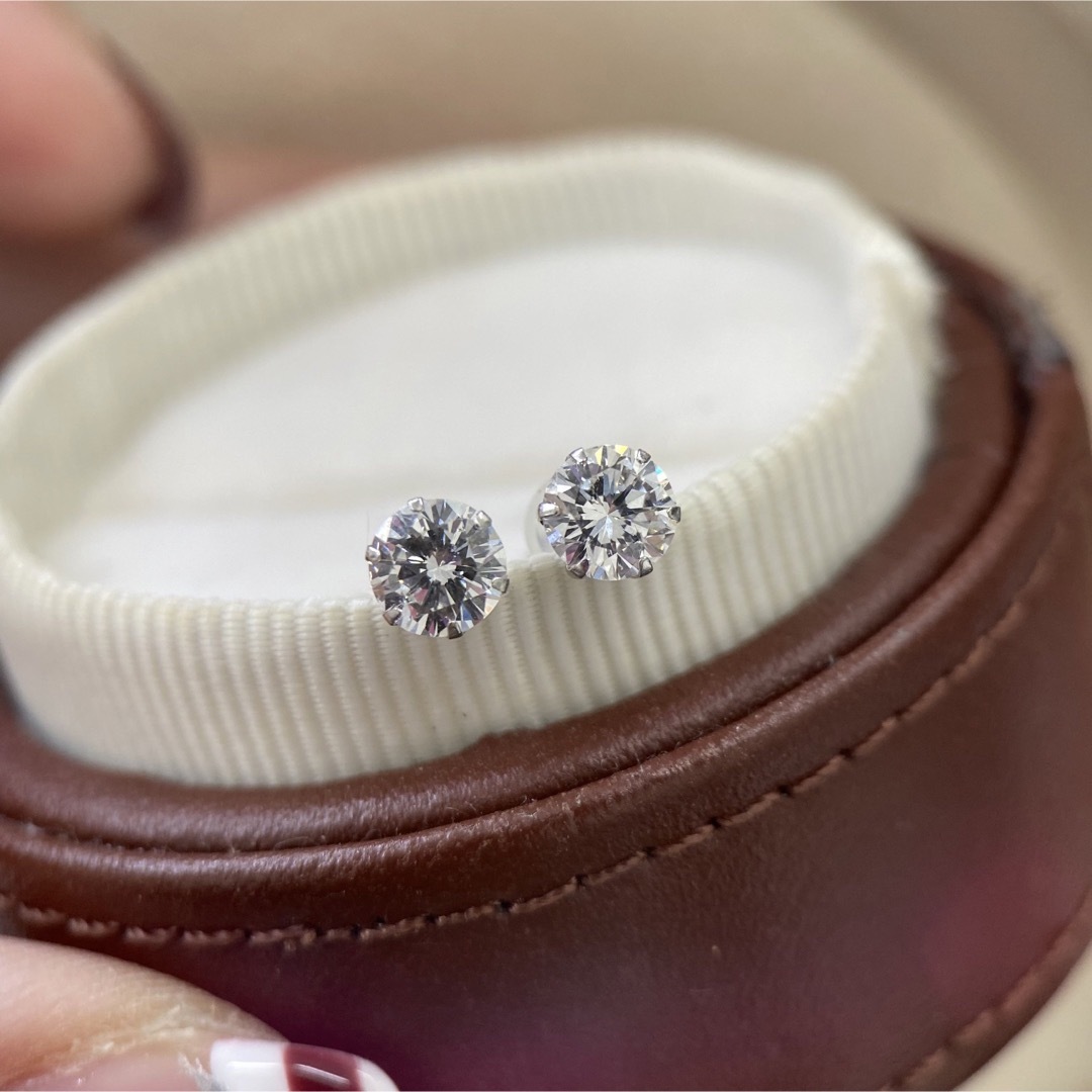 PT ダイヤモンド 計1ct ピアス 一粒 鑑定書付き 新品 PT ダイヤモンド 計1ct ピアス 一粒 鑑定書付き 新品