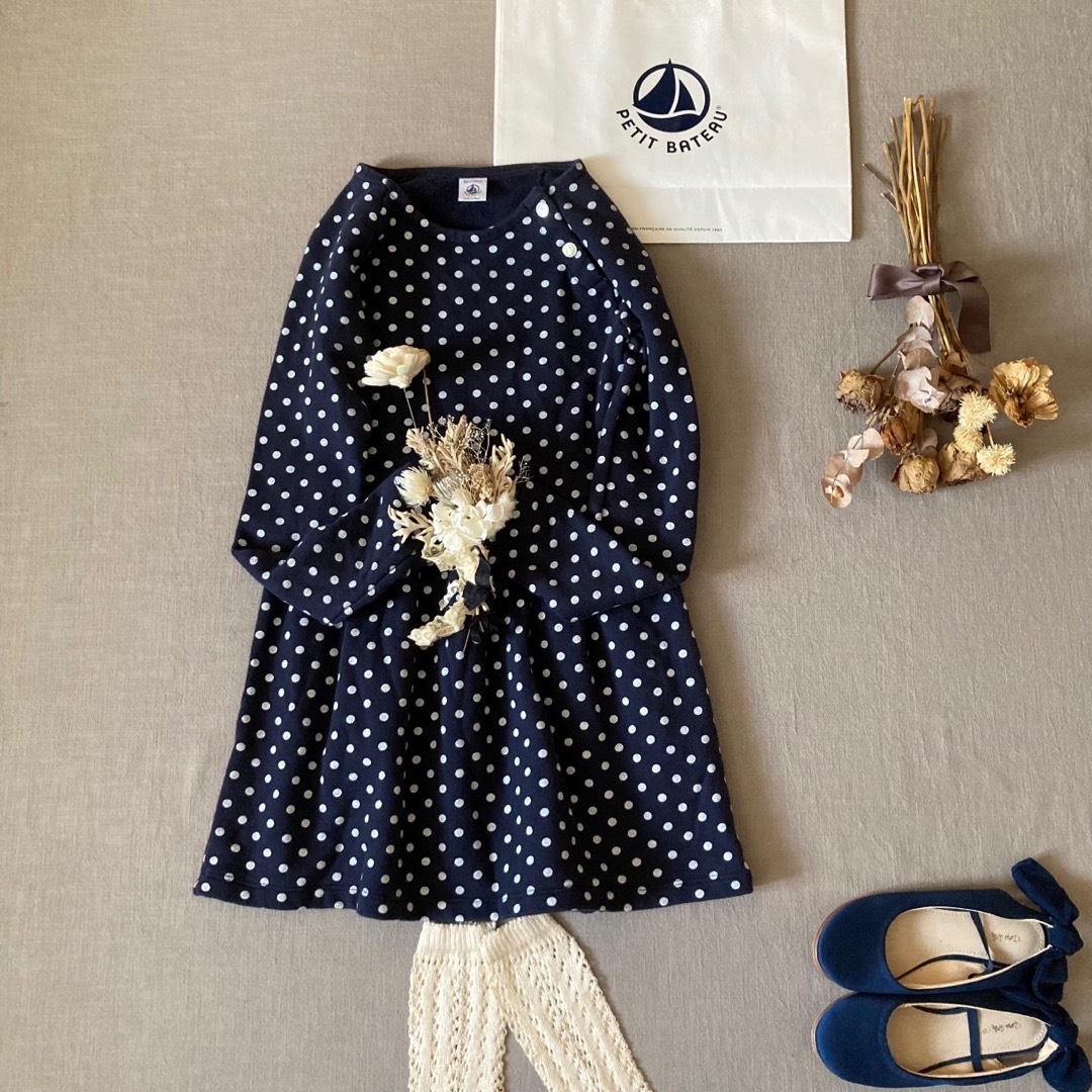 PETIT BATEAU(プチバトー)のプチバトー✾ フランスの女の子 雪のドット柄ワンピース128 キッズ/ベビー/マタニティのキッズ服女の子用(90cm~)(ワンピース)の商品写真