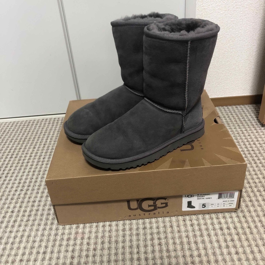 UGG(アグ)のアグ ムートンブーツ 22cm ボア グレー 国内正規店購入 レディースの靴/シューズ(ブーツ)の商品写真