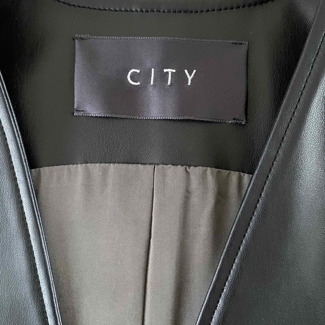 CITY(シティ)のCITY／フェイクレザー　ベスト レディースのトップス(ベスト/ジレ)の商品写真