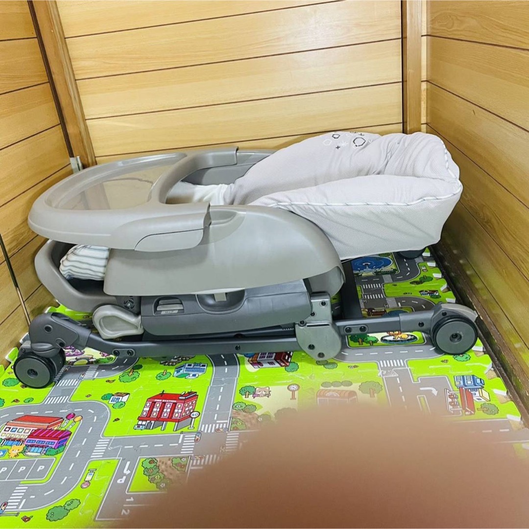 使用3ヶ月程 超美品 combi 現行販売モデル ネムリラ FF ベビーラック