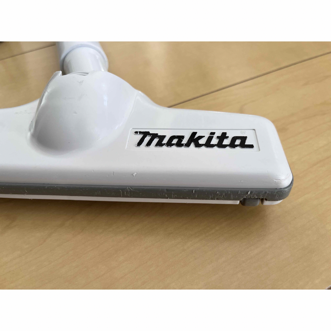 Makita(マキタ)のマキタ コードレス掃除機CL108 カプセル式 スマホ/家電/カメラの生活家電(掃除機)の商品写真