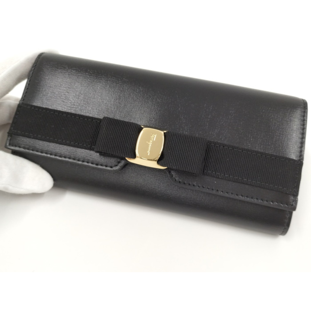 Ferragamo(フェラガモ)のSalvatore Ferragamo 二つ折り長財布 ヴァラリボン レザー レディースのファッション小物(財布)の商品写真
