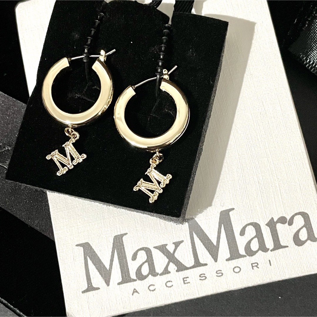 MAX MARA Mチャーム付きフープピアス　ゴールド　新品ポーチなし