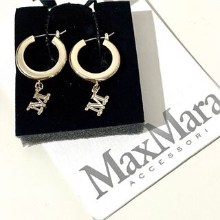 MAX MARA Mチャーム付きフープピアス　ゴールド　新品ポーチなし