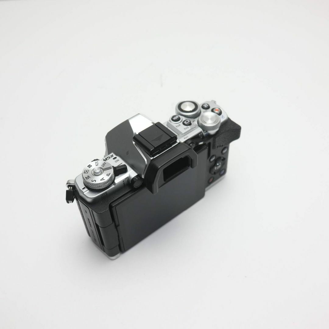 OLYMPUS(オリンパス)のE-M5 Mark II シルバー  M222 スマホ/家電/カメラのカメラ(ミラーレス一眼)の商品写真