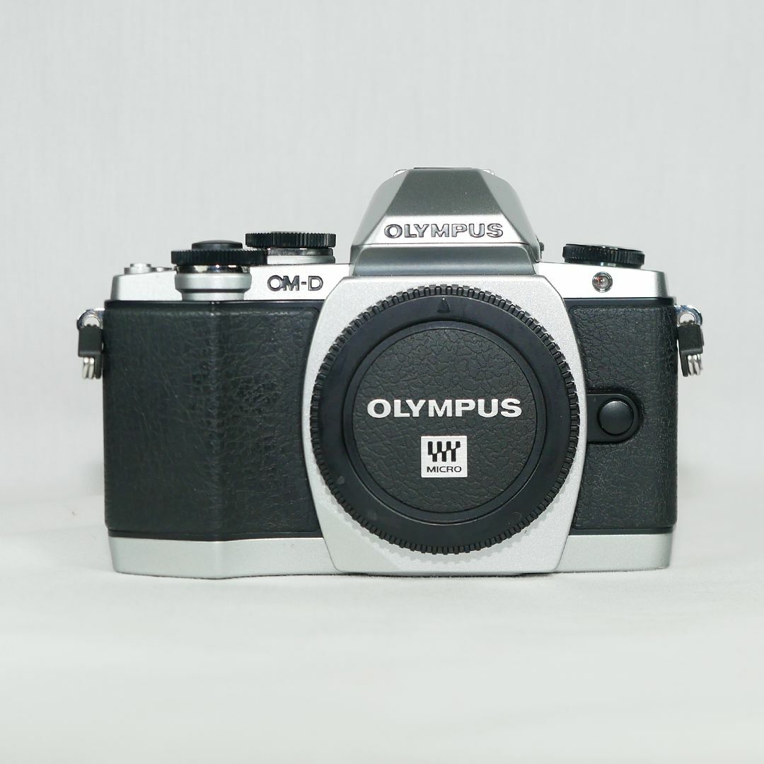 OLYMPUS(オリンパス)のOLYMPUS OM-D E-M10 body ＋ α スマホ/家電/カメラのカメラ(デジタル一眼)の商品写真