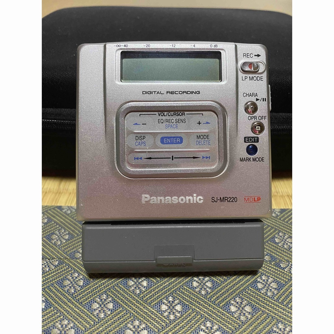Panasonic 転がせ SJ-MR220-S ポータブルMDプレーヤー Panasonic 転がせ SJ-MR220-S ポータブルMDプレーヤー