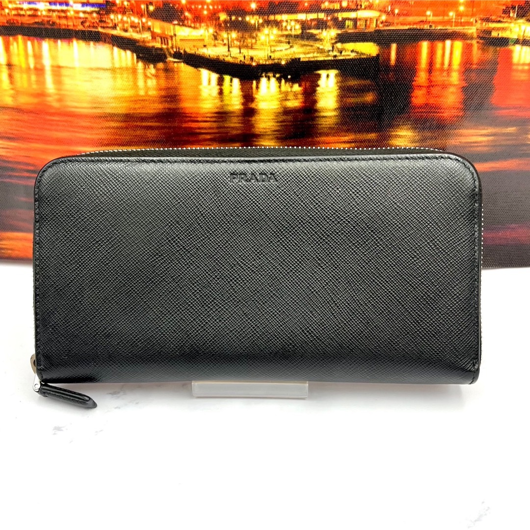 PRADA - 【美品】プラダ サフィアーノ レザー 型押し 黒 ラウンド