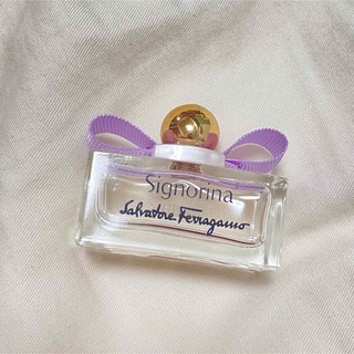 サルヴァトーレフェラガモ(Salvatore Ferragamo)のミニボトル香水　サルバトーレフェラガモ　signorina (香水(女性用))