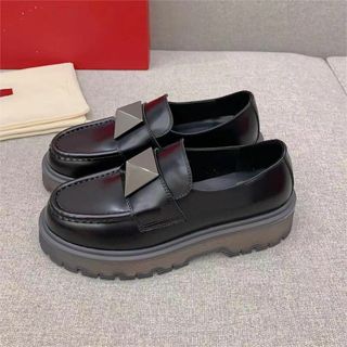 VALENTINO - 22AW新品36 ヴァレンティノ 本革 VALENTINO スタッズ