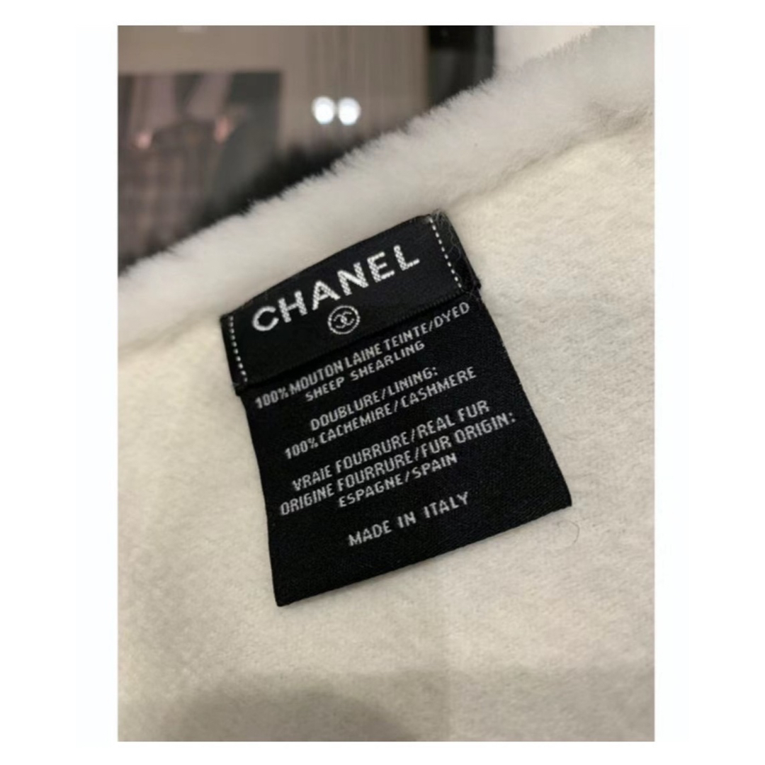 CHANEL(シャネル)のCHANEL シャネル ココマーク ファー ムートン ストール マフラー レディースのファッション小物(マフラー/ショール)の商品写真