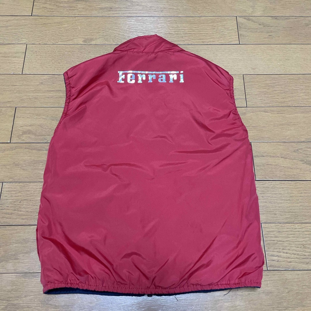 Ferrari(フェラーリ)のベスト　110〜120cm  ネイビー×レッド　フェラーリ　6Aサイズ キッズ/ベビー/マタニティのキッズ服男の子用(90cm~)(ジャケット/上着)の商品写真