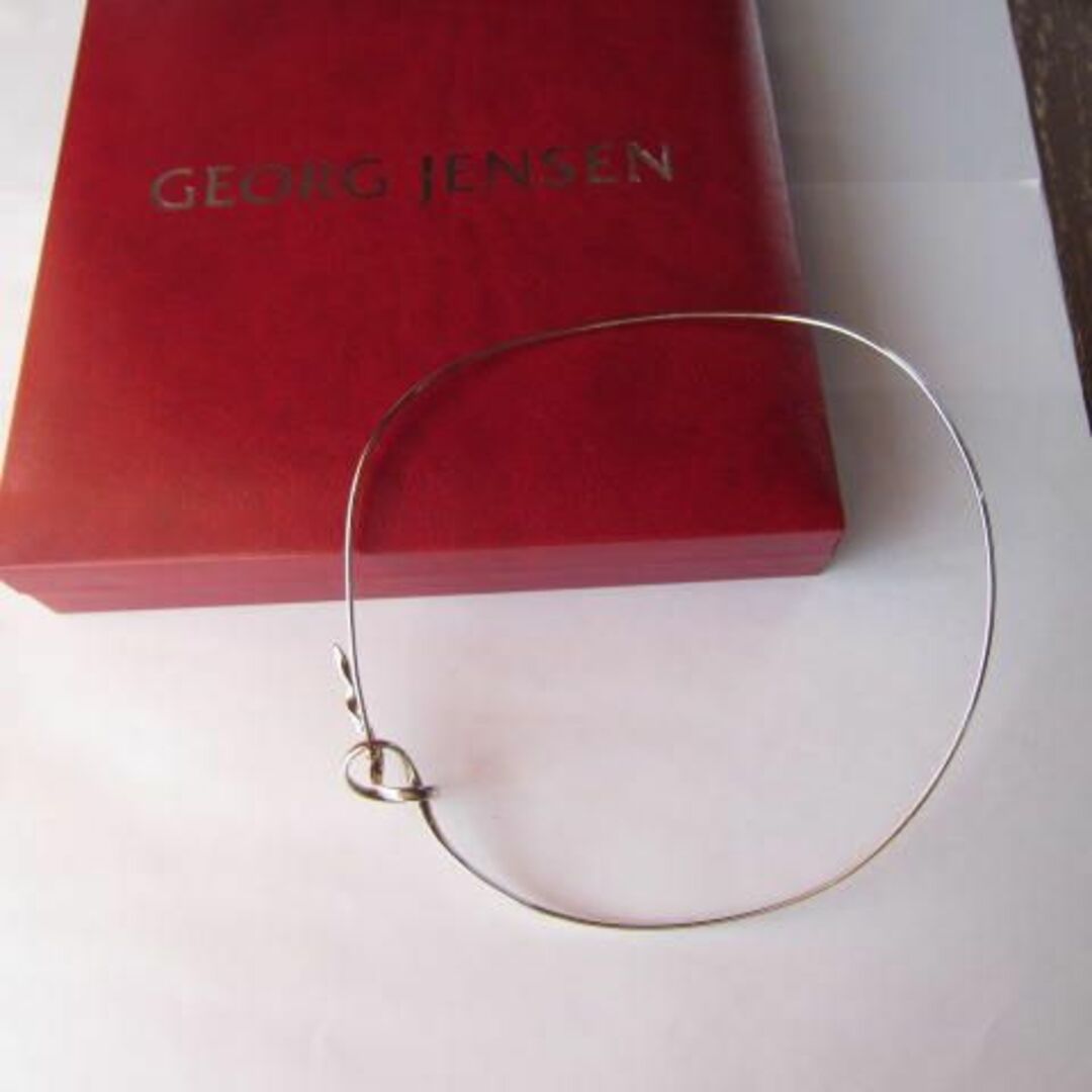 Georg Jensen(ジョージジェンセン)の【未使用】ジョージ・ジェンセン 　トールン・ネックリング＃241 「勿忘草」 レディースのアクセサリー(ネックレス)の商品写真