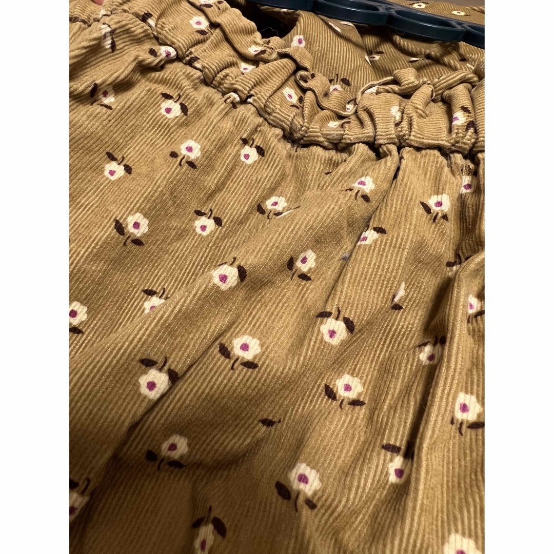 GU(ジーユー)のGU ジーユー コーデュロイ 花柄 ロングスカート 130 キッズ/ベビー/マタニティのキッズ服女の子用(90cm~)(スカート)の商品写真