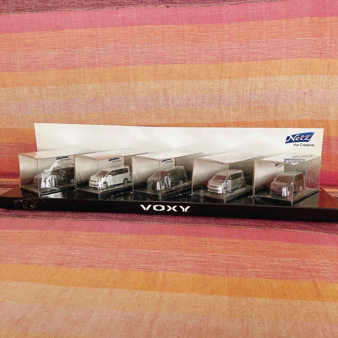 VOXY プルバックカー　LEDキーホルダー　ミニカーのサムネイル