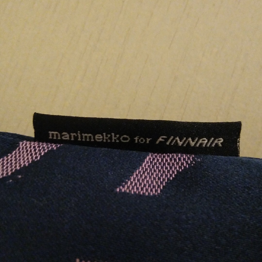 marimekko(マリメッコ)のフィンエアー機内アメニティキットマリメッコ Marimekko パープル エンタメ/ホビーのコレクション(ノベルティグッズ)の商品写真