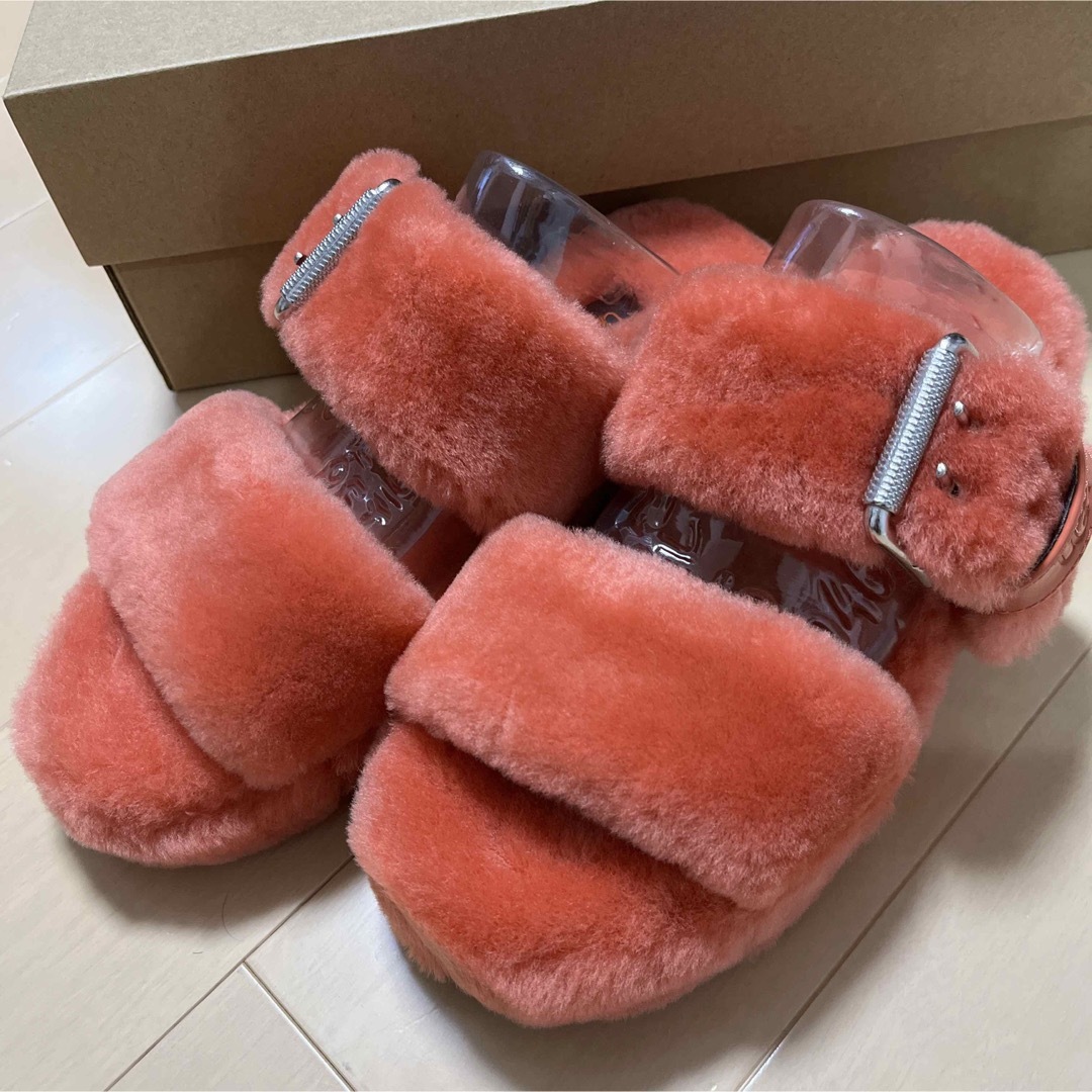 UGG(アグ)の新品　UGG (アグ) ファズイヤー　サンダル　22.0cm ファーサンダル箱入 レディースの靴/シューズ(サンダル)の商品写真