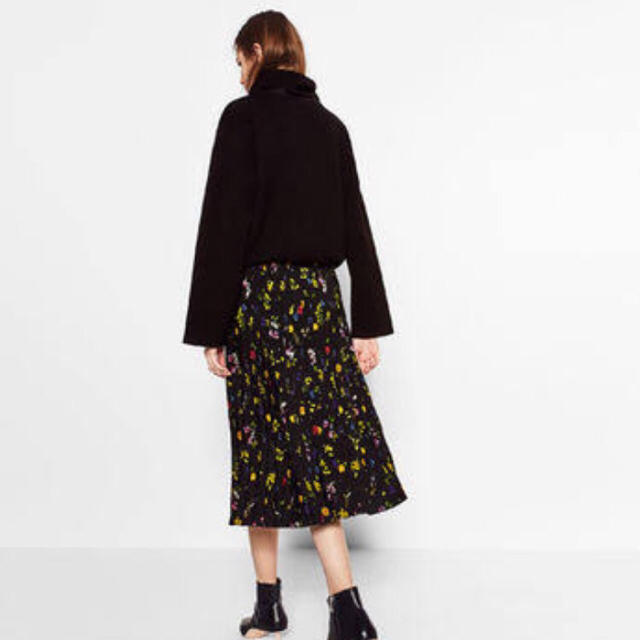 ZARA(ザラ)のザラ 花柄 プリーツスカート XS レディースのスカート(ひざ丈スカート)の商品写真