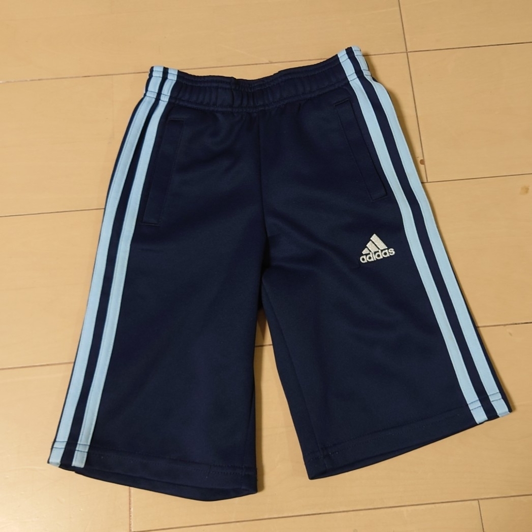 adidas(アディダス)のアディダスハーフパンツ110size キッズ/ベビー/マタニティのキッズ服男の子用(90cm~)(パンツ/スパッツ)の商品写真