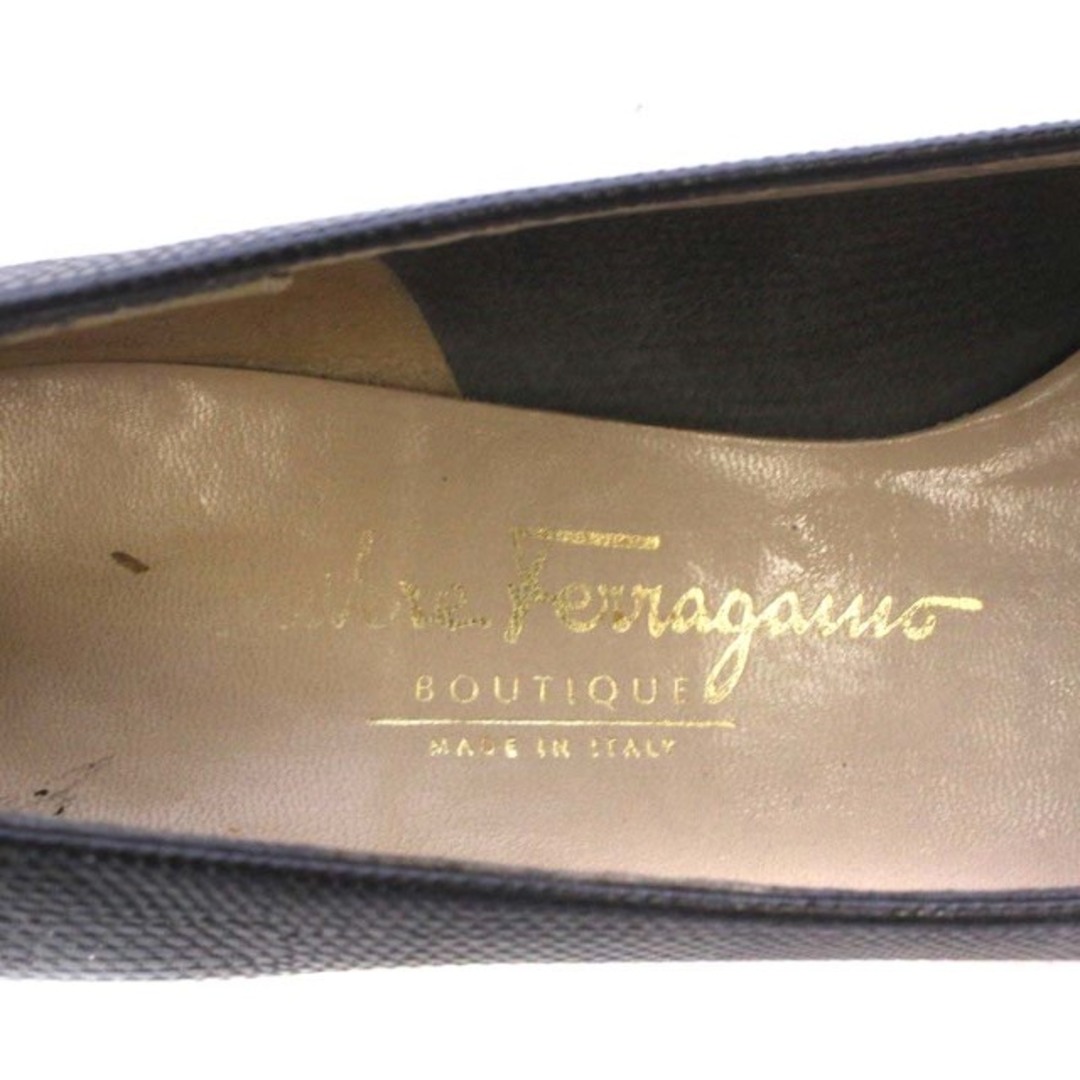 Salvatore Ferragamo(サルヴァトーレフェラガモ)のサルヴァトーレフェラガモ パンプス チャンキーヒール ヴァラ 6C 黒 レディースの靴/シューズ(ハイヒール/パンプス)の商品写真