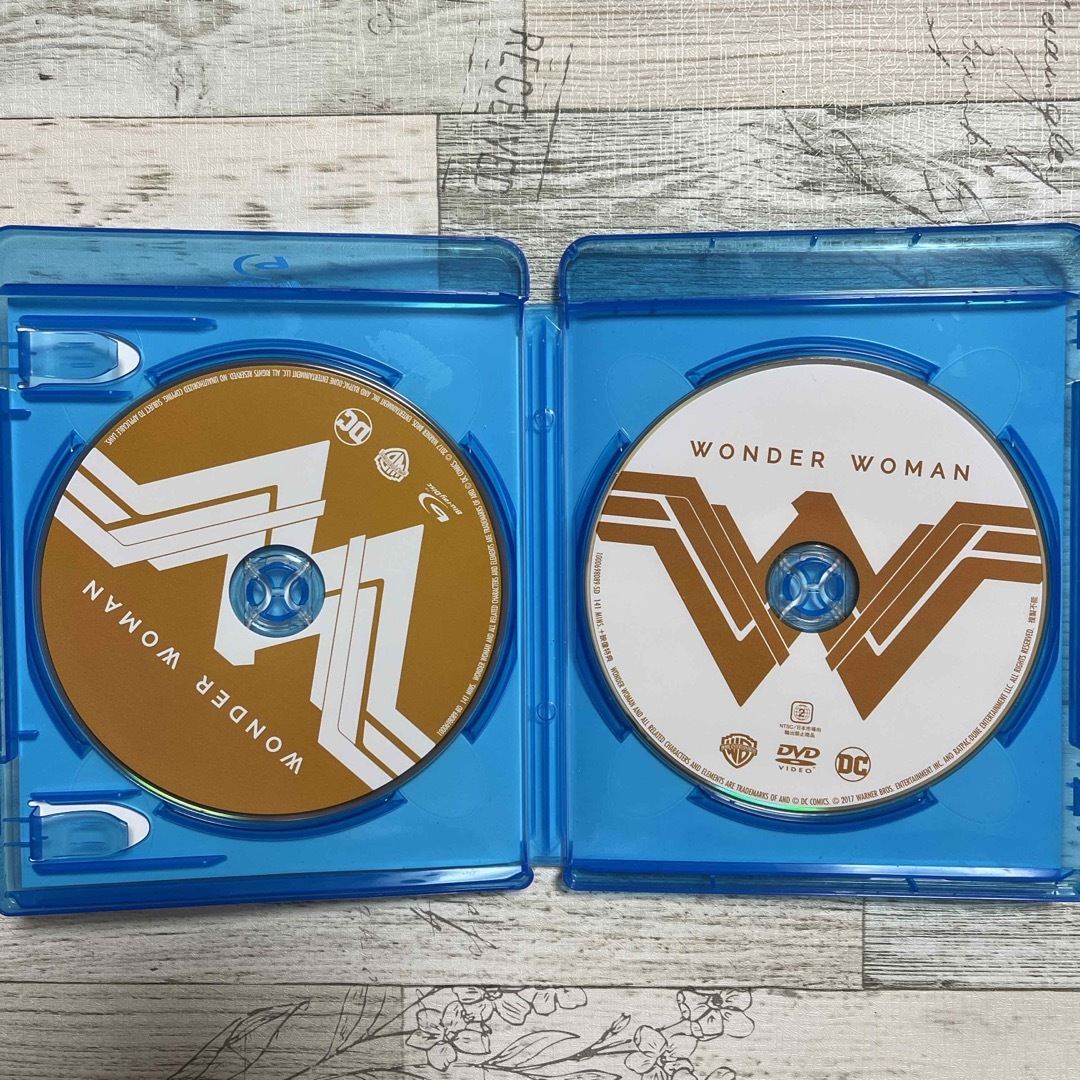 DC(ディーシー)のワンダーウーマン　ブルーレイ＆DVDセット Blu-ray エンタメ/ホビーのDVD/ブルーレイ(外国映画)の商品写真