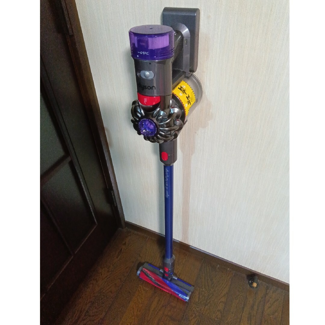 Dyson(ダイソン)の□ダイソン  V8 slim  fluffy □ メンテ済み/ バッテリー良好。 スマホ/家電/カメラの生活家電(掃除機)の商品写真