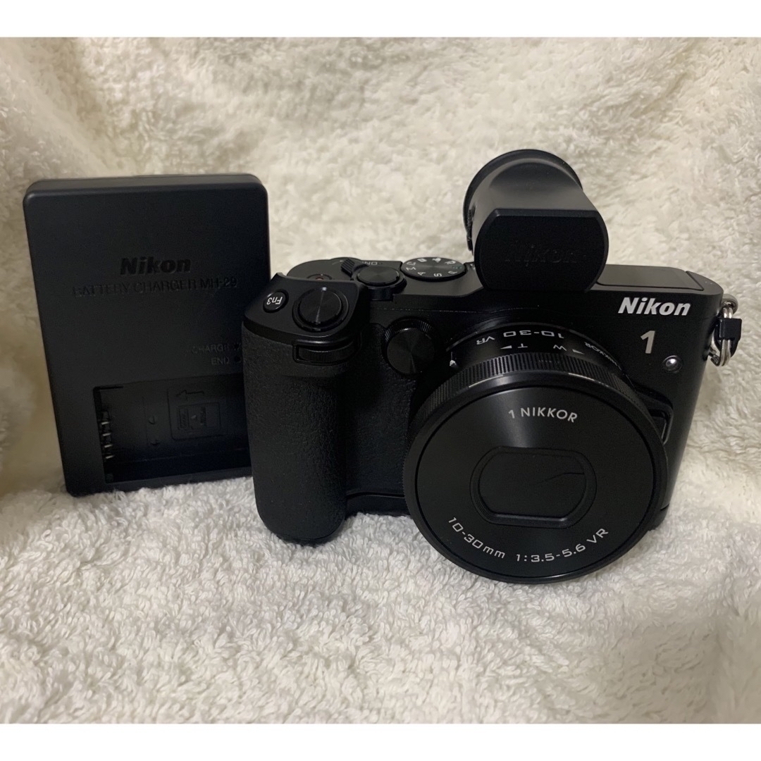 Nikon(ニコン)のNikon1 V3 プレミアムキット バッテリー・充電器付き スマホ/家電/カメラのカメラ(ミラーレス一眼)の商品写真