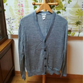 ギャップ(GAP)の✨GAP（ギャップ）グレー色のメリノウールカーディガンMサイズ(カーディガン)