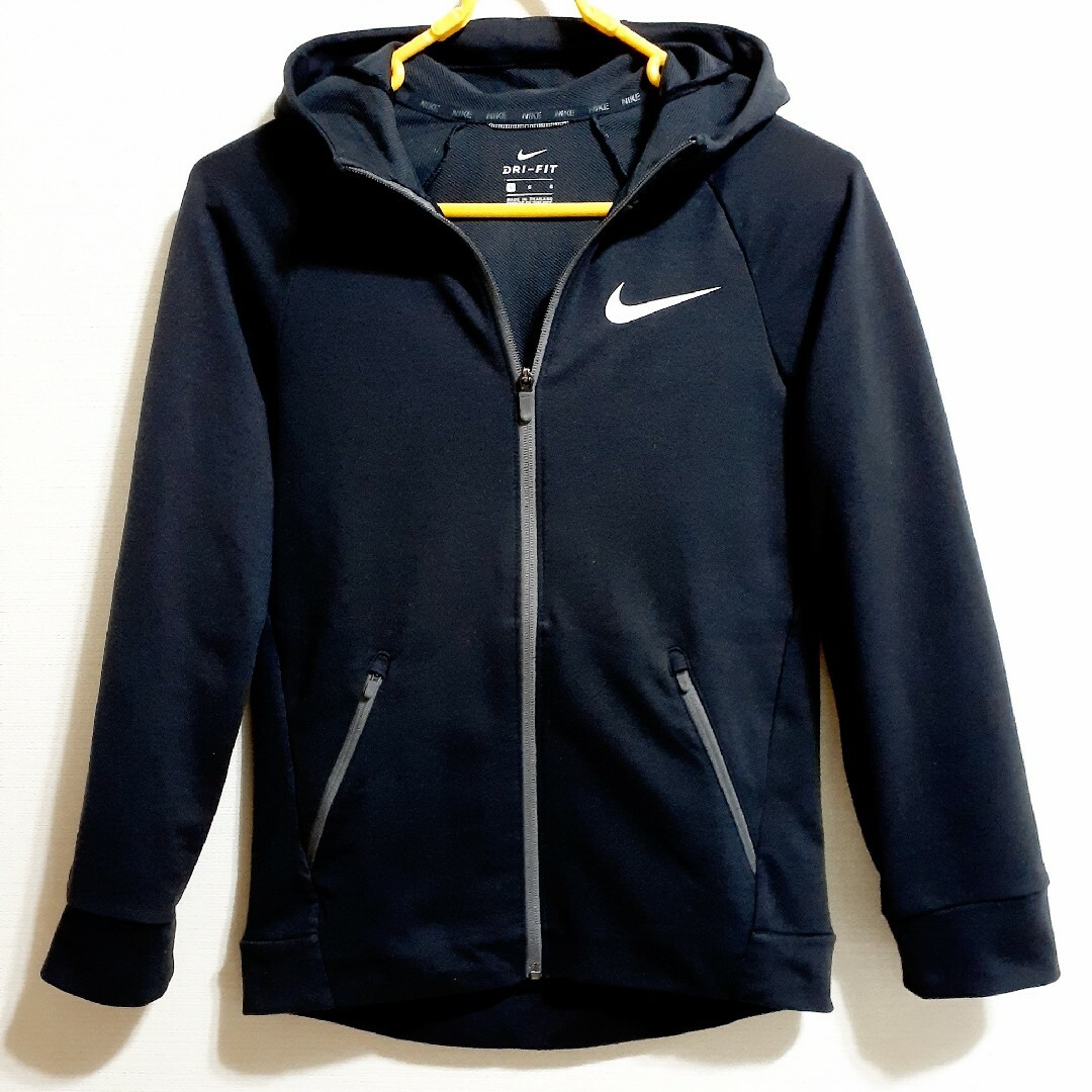 NIKE(ナイキ)のキッズNIKEパーカー キッズ/ベビー/マタニティのキッズ服男の子用(90cm~)(ジャケット/上着)の商品写真