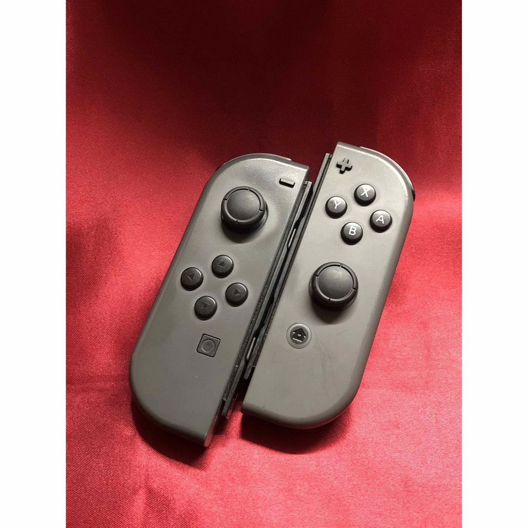 Nintendo Switch(ニンテンドースイッチ)の[安心保証]純正ジョイコン　グレー　左右セット エンタメ/ホビーのゲームソフト/ゲーム機本体(その他)の商品写真