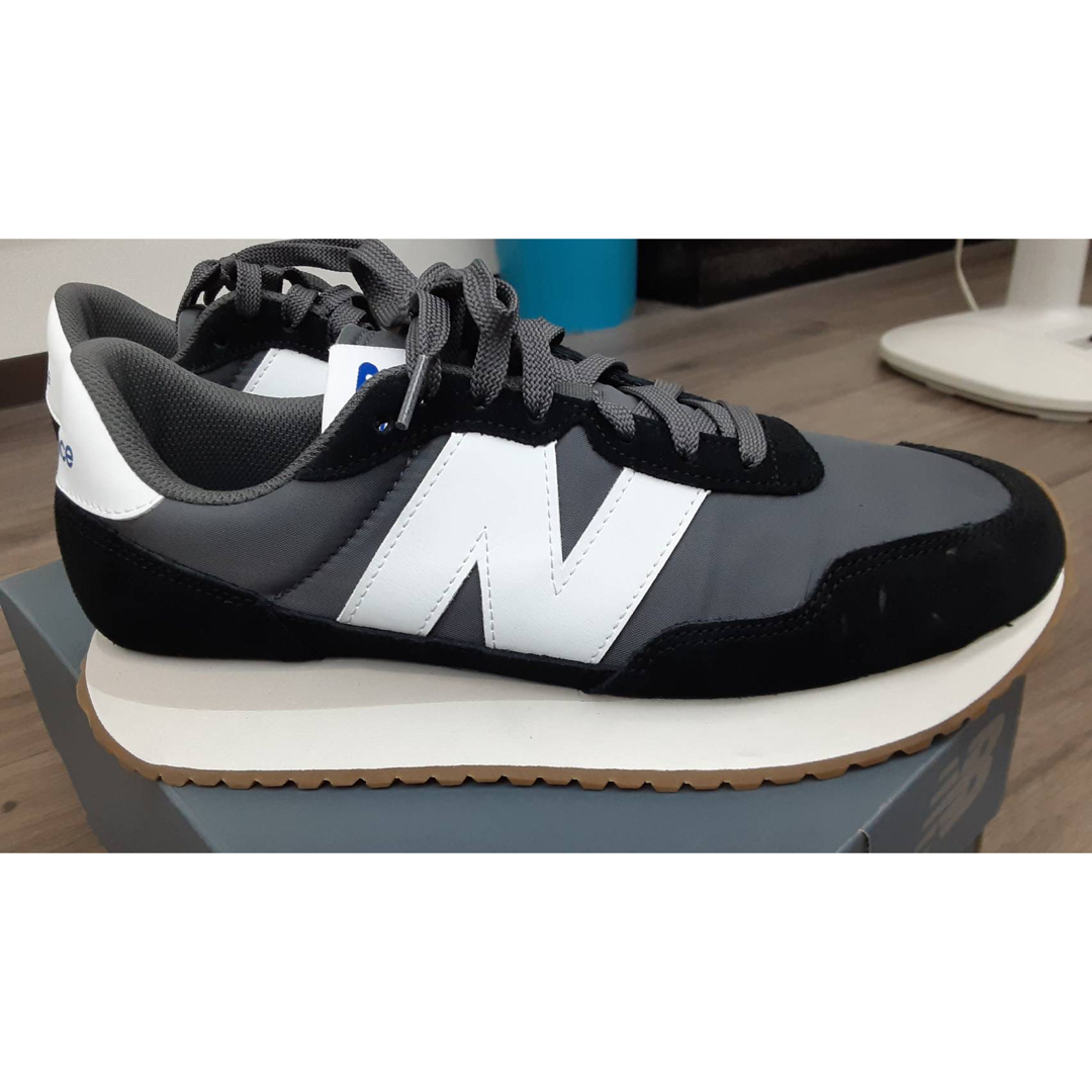 美品 大人気 ニューバランス newbalance メンズスニーカー 28 黒