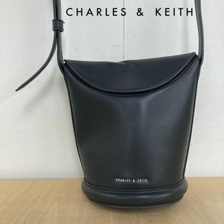 チャールズアンドキース(Charles and Keith)のCHARLES & KEITH Aurea Long Bucket Bag(ショルダーバッグ)