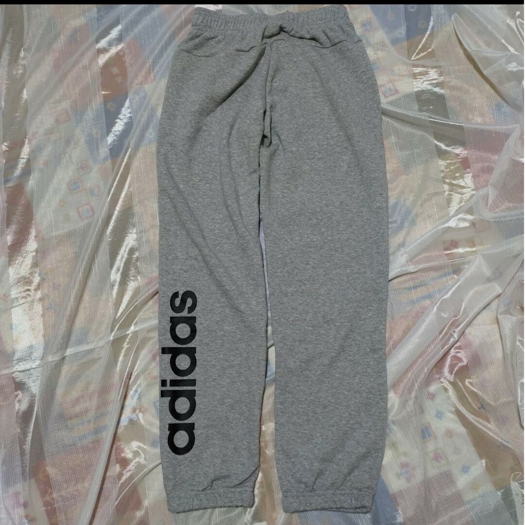 adidas(アディダス)の新品　adidas　スウェットパンツ　150cm キッズ/ベビー/マタニティのキッズ服男の子用(90cm~)(パンツ/スパッツ)の商品写真