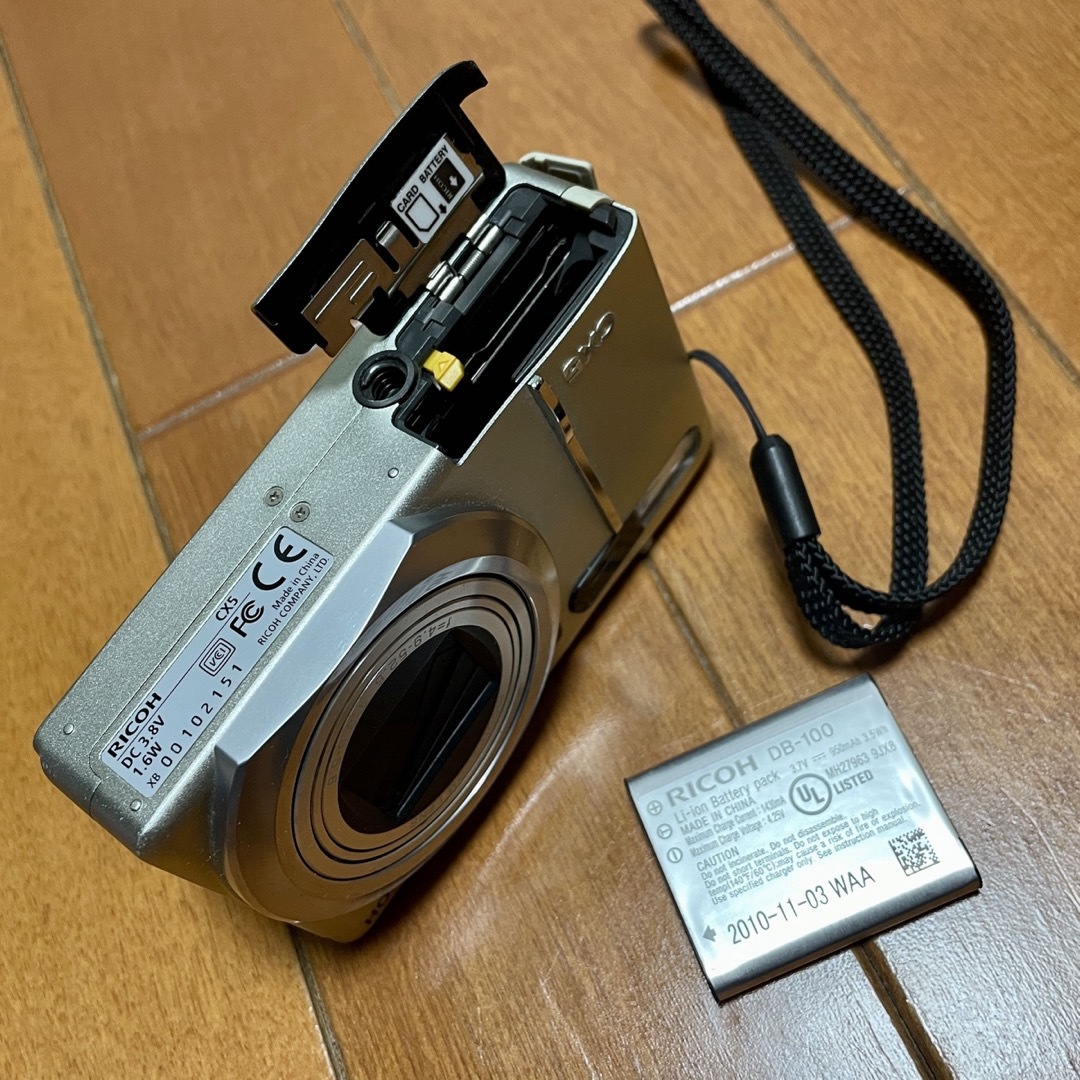 RICOH(リコー)のRICOH コンパクトデジタルカメラ リコー CX CX5 GREEN SILV スマホ/家電/カメラのカメラ(コンパクトデジタルカメラ)の商品写真