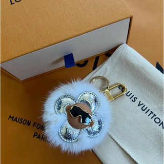 Shop Louis Vuitton Keychains & Bag Charms (M01199, M01199) by