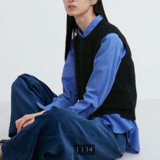 ユニクロ(UNIQLO)のUNIQLO:C カシミヤクルーネックショートセーター（ノースリーブ）黒　M(ニット/セーター)