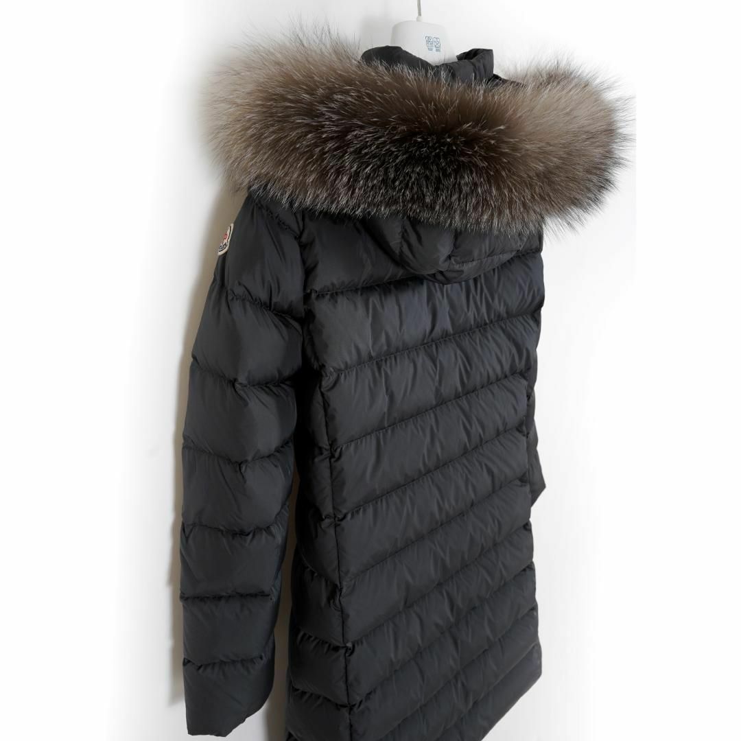 MONCLER(モンクレール)の美品 モンクレール ABELLE アベル グレー 14A DISTタグ レディースのジャケット/アウター(ダウンジャケット)の商品写真