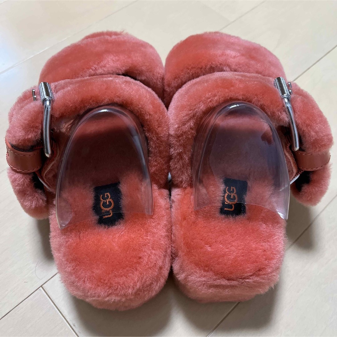 UGG(アグ)の新品　UGG (アグ) ファズイヤー　サンダル　23.0cm ファーサンダル レディースの靴/シューズ(サンダル)の商品写真