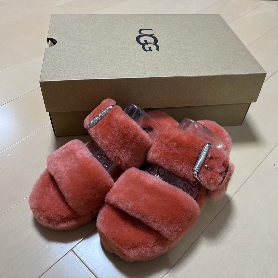 UGG(アグ)の新品　UGG (アグ) ファズイヤー　サンダル　23.0cm ファーサンダル レディースの靴/シューズ(サンダル)の商品写真