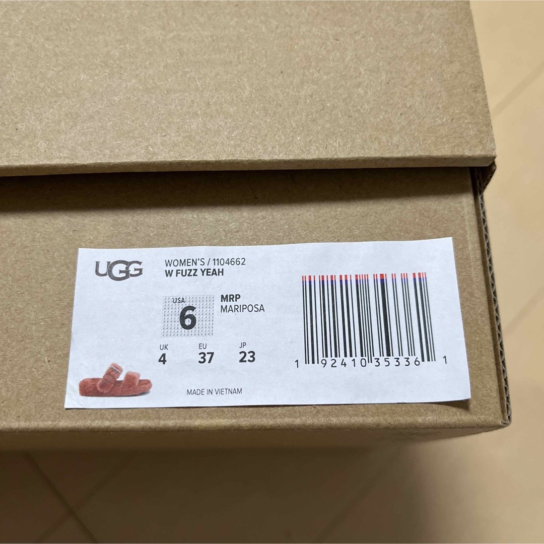 UGG(アグ)の新品　UGG (アグ) ファズイヤー　サンダル　23.0cm ファーサンダル レディースの靴/シューズ(サンダル)の商品写真