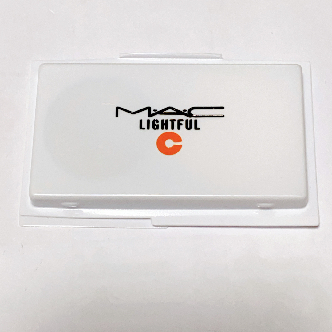 新品!! MAC LIGHTFUL C+リキットファンデ NC30