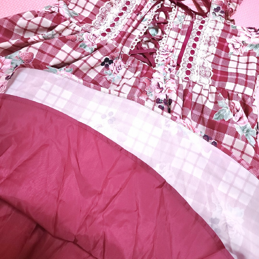 Ank Rouge(アンクルージュ)の送料￥０♡アンクルージュ ラズベリー　ストロベリー ジャンパースカート レディースのスカート(その他)の商品写真