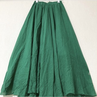 ポリーヌブロー(Pauline Bleu)の綺麗な緑色のひらひらふわふわボリューミーなロングフレアスカート(ロングスカート)