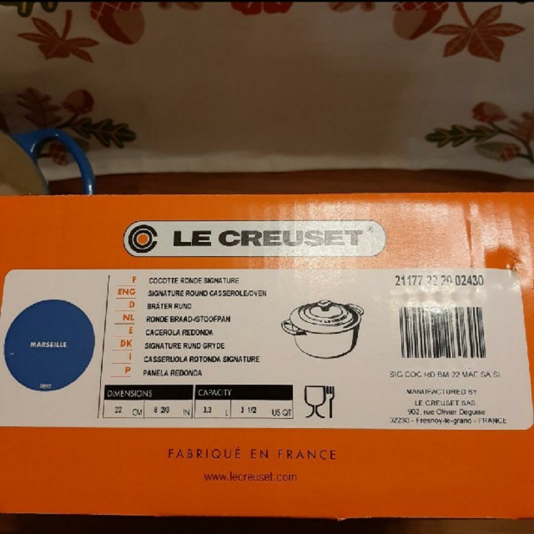 LE CREUSET(ルクルーゼ)の♦大幅値下げ！♦★未使用品★ ココットロンド 22cm ♥マルセイユブルー♥ インテリア/住まい/日用品のキッチン/食器(鍋/フライパン)の商品写真