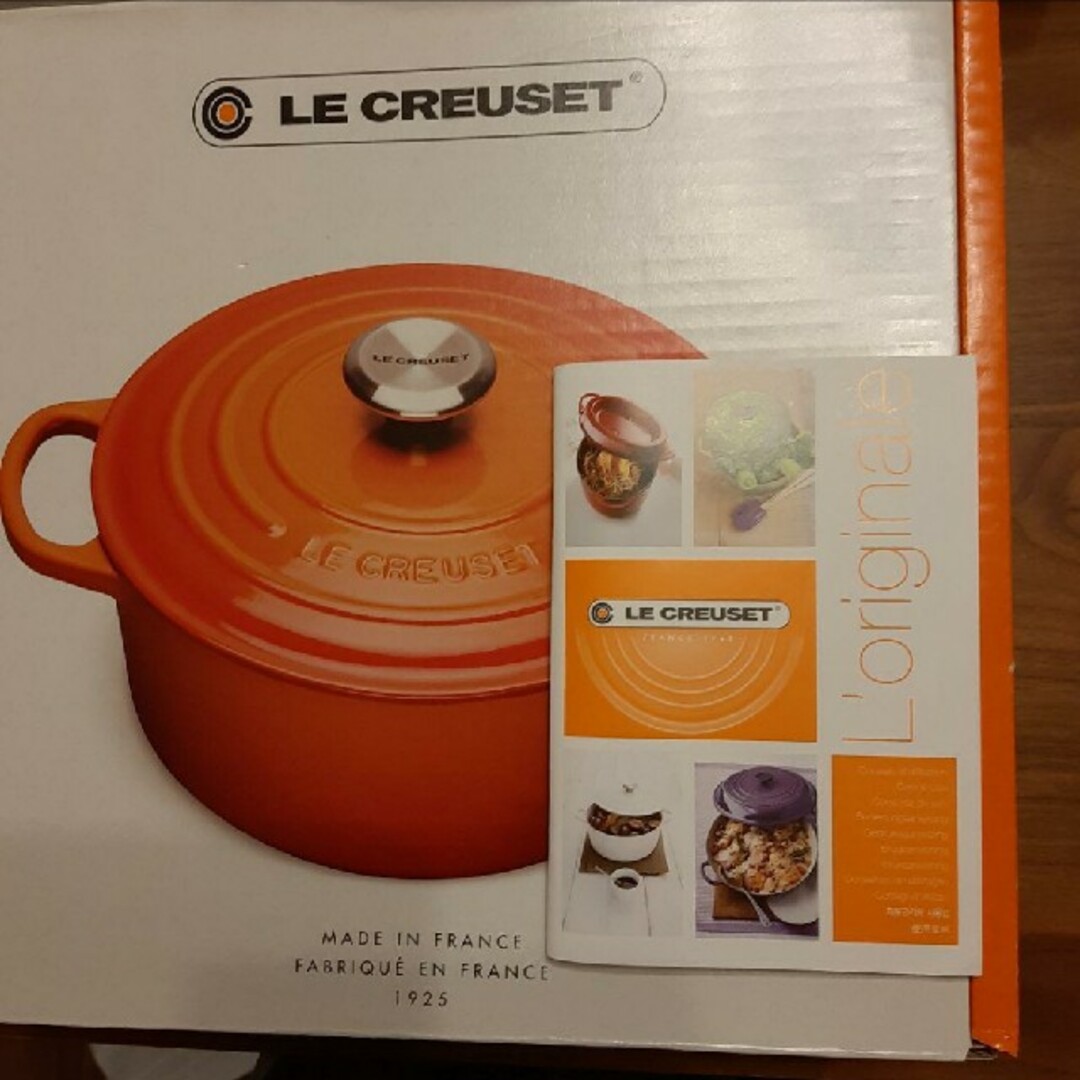 LE CREUSET(ルクルーゼ)の♦大幅値下げ！♦★未使用品★ ココットロンド 22cm ♥マルセイユブルー♥ インテリア/住まい/日用品のキッチン/食器(鍋/フライパン)の商品写真