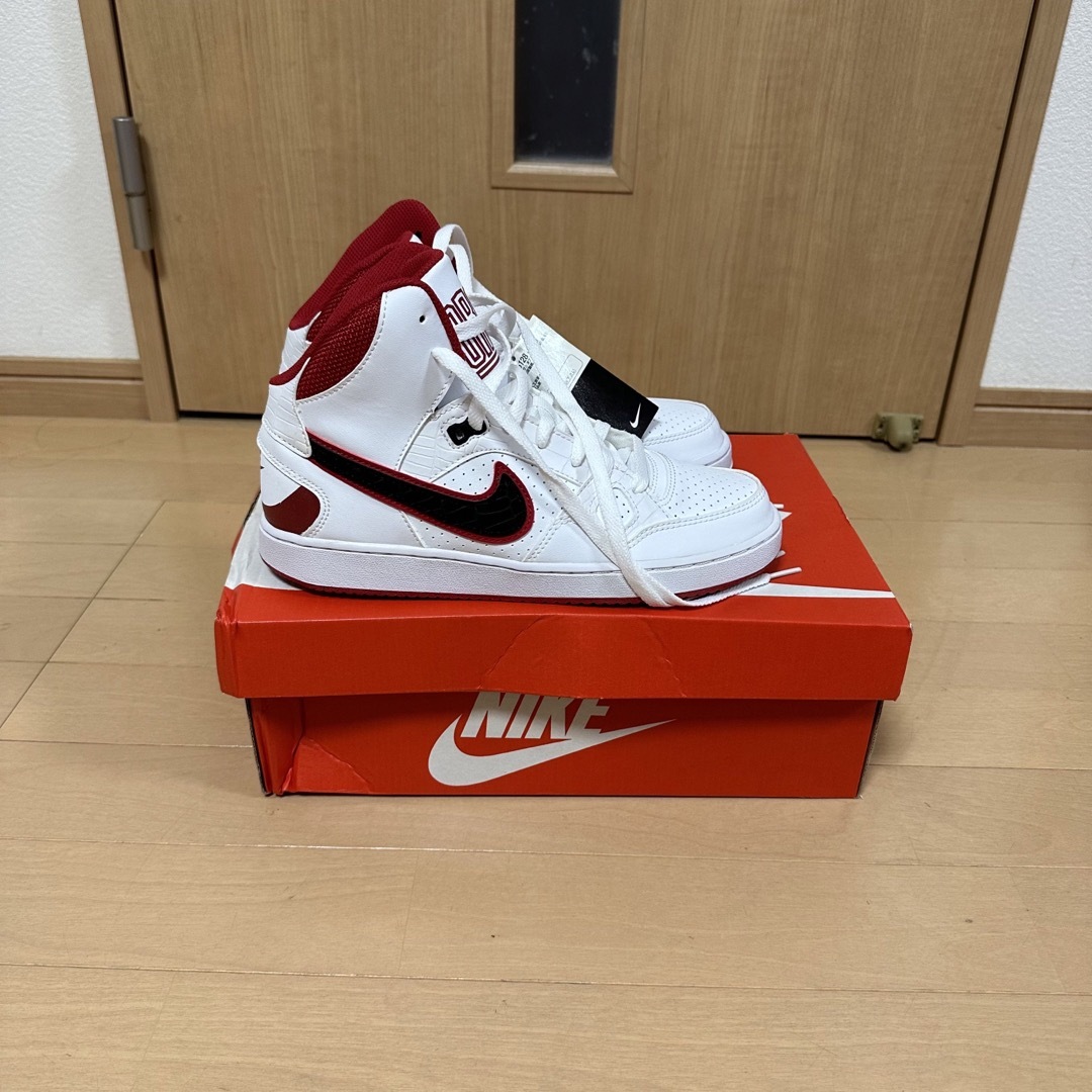 NIKE バッシュ　新品　25.5cm