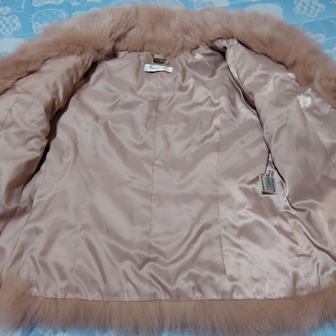 フォックスファーケープライク2wayピンクコートベルト付 ギラロッシュパリ製品 レディースのジャケット/アウター(毛皮/ファーコート)の商品写真